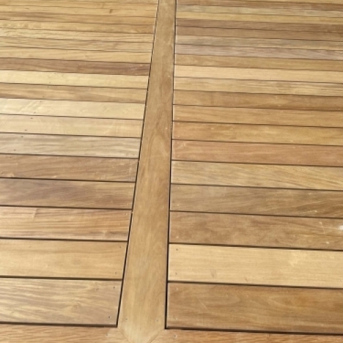 Ny træterrasse i hårdttræ med skjult montage og lige kanter