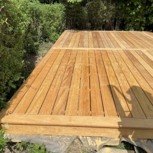 Ny træterrasse i hårdttræ med skjult montage og lige kanter