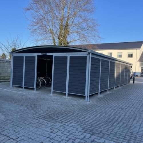 Tømrer udfører totalentreprise med opførelse af carport og overdækning til cykler og opbevaring