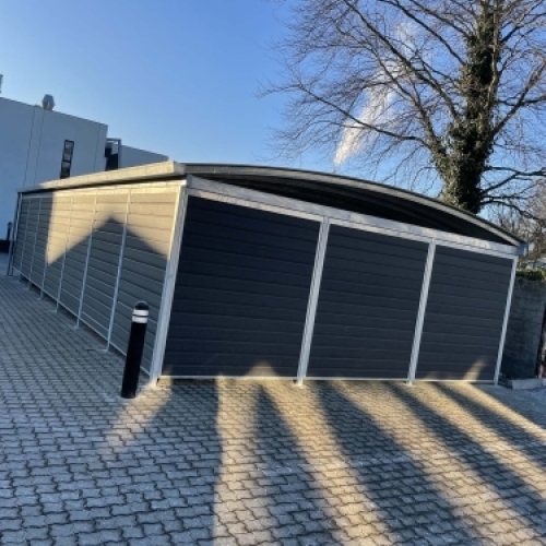 Tømrer udfører totalentreprise med montering af carport og overdækning med facadebeklædning