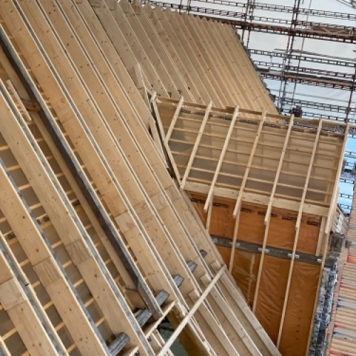 Tømrer udfører totalentreprise med opbygning af tagkonstruktion og lægter ved nyt tag